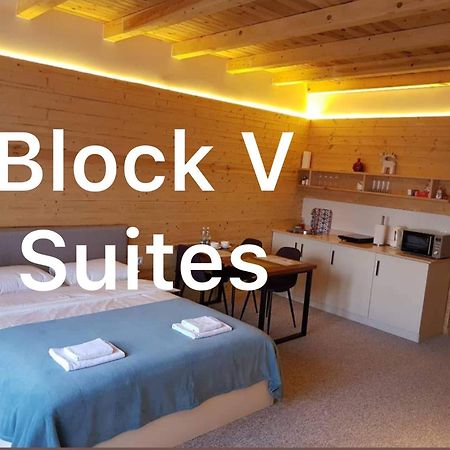 Happy Holidays Apartments In New グダウリ 部屋 写真
