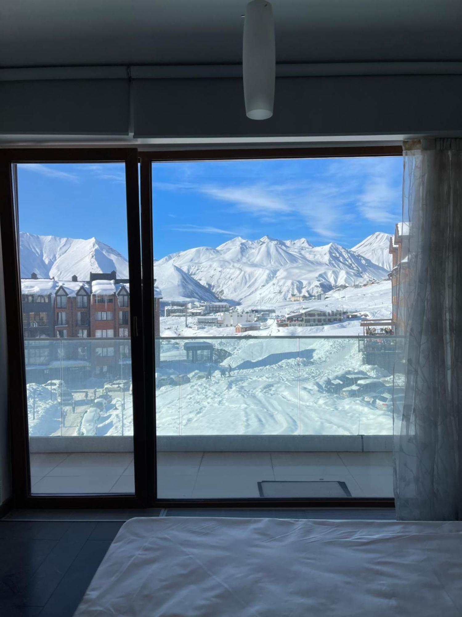 Happy Holidays Apartments In New グダウリ エクステリア 写真