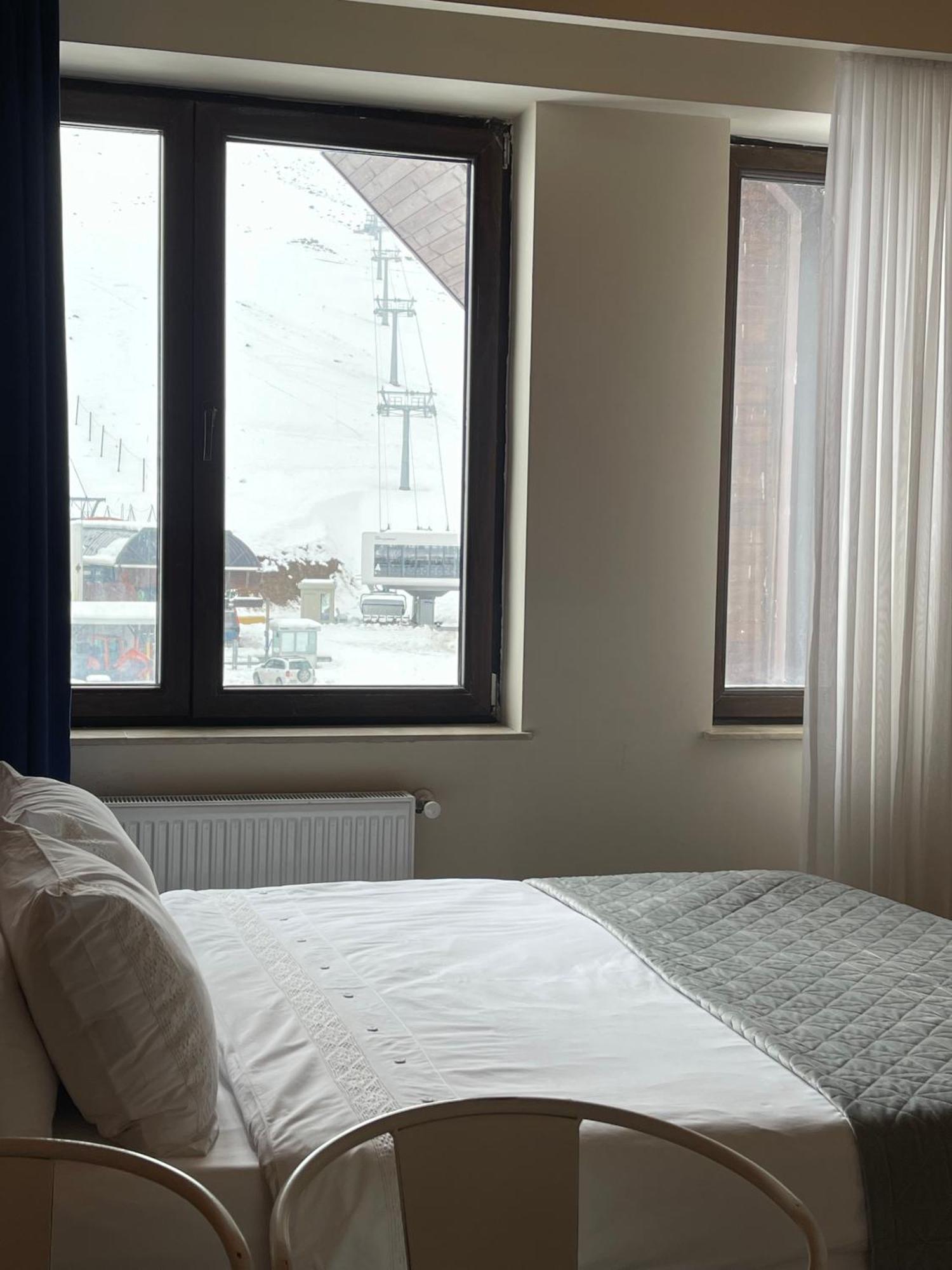Happy Holidays Apartments In New グダウリ エクステリア 写真