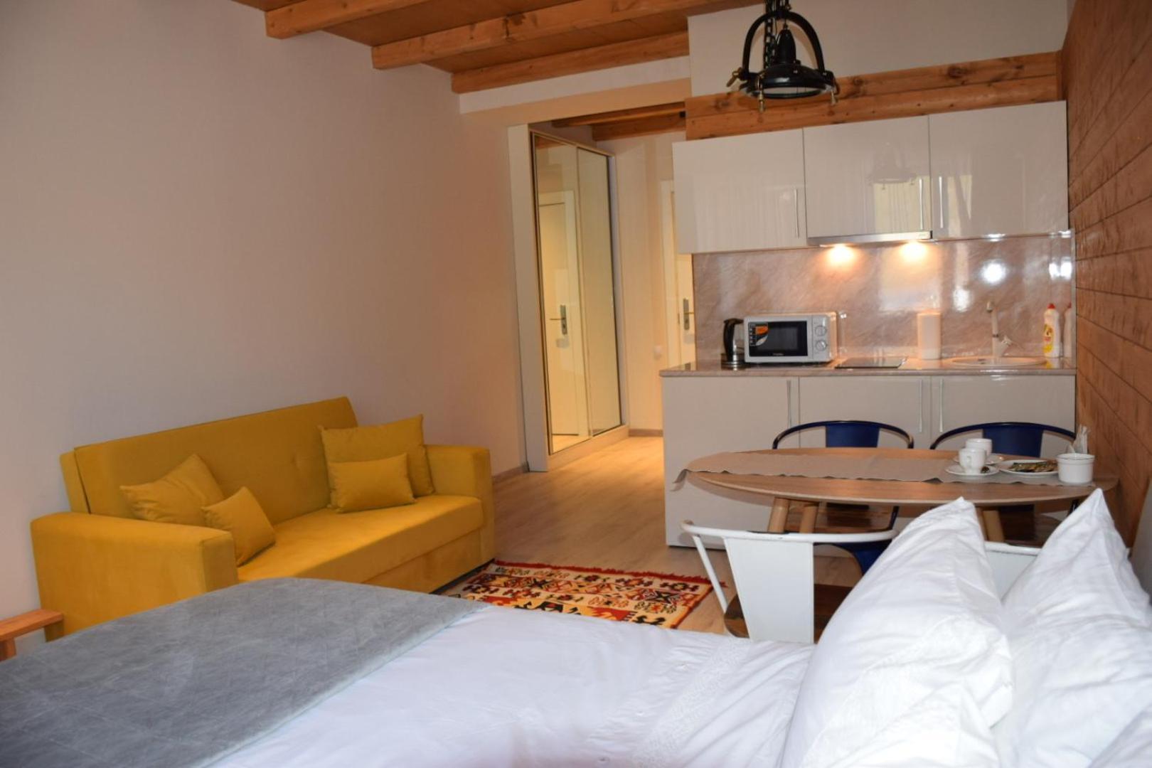Happy Holidays Apartments In New グダウリ 部屋 写真