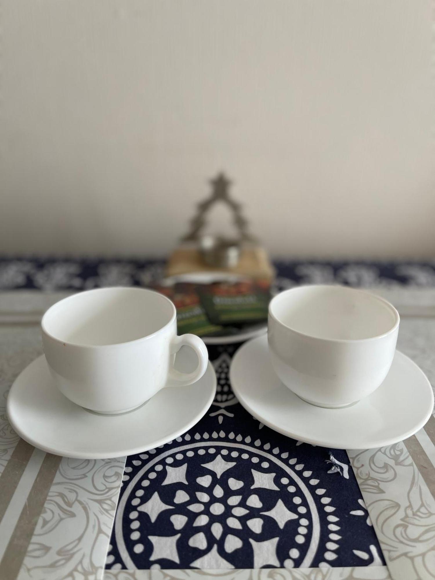 Happy Holidays Apartments In New グダウリ 部屋 写真