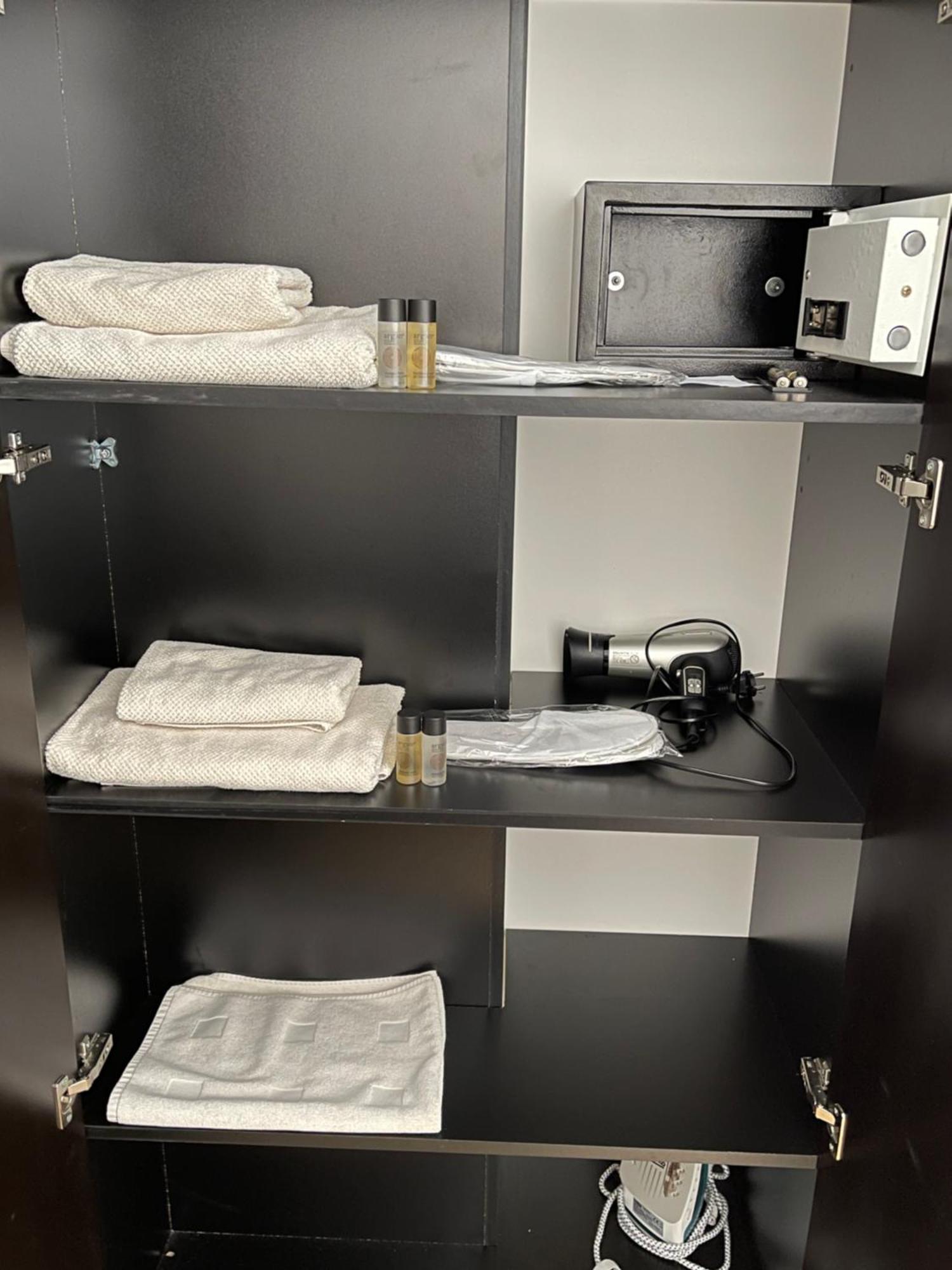 Happy Holidays Apartments In New グダウリ 部屋 写真