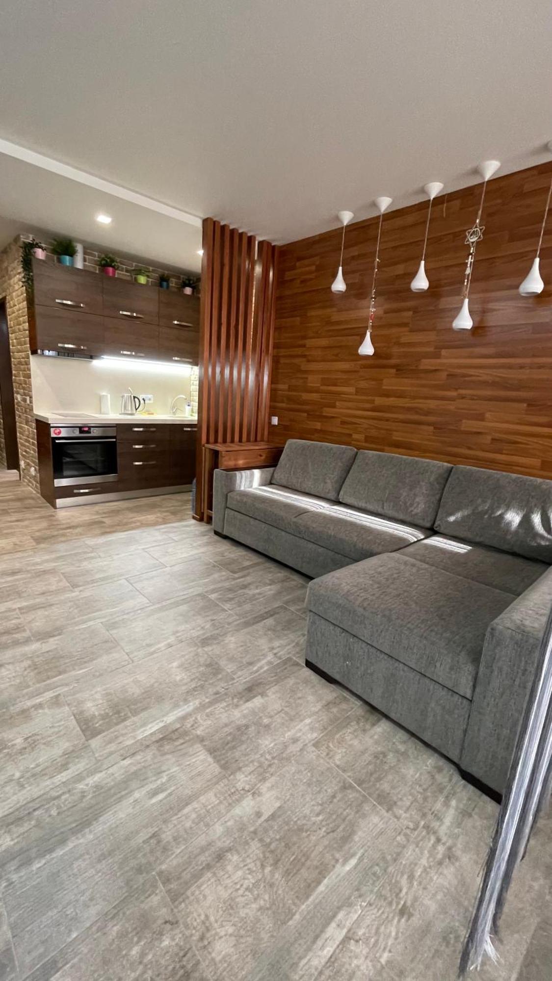 Happy Holidays Apartments In New グダウリ 部屋 写真