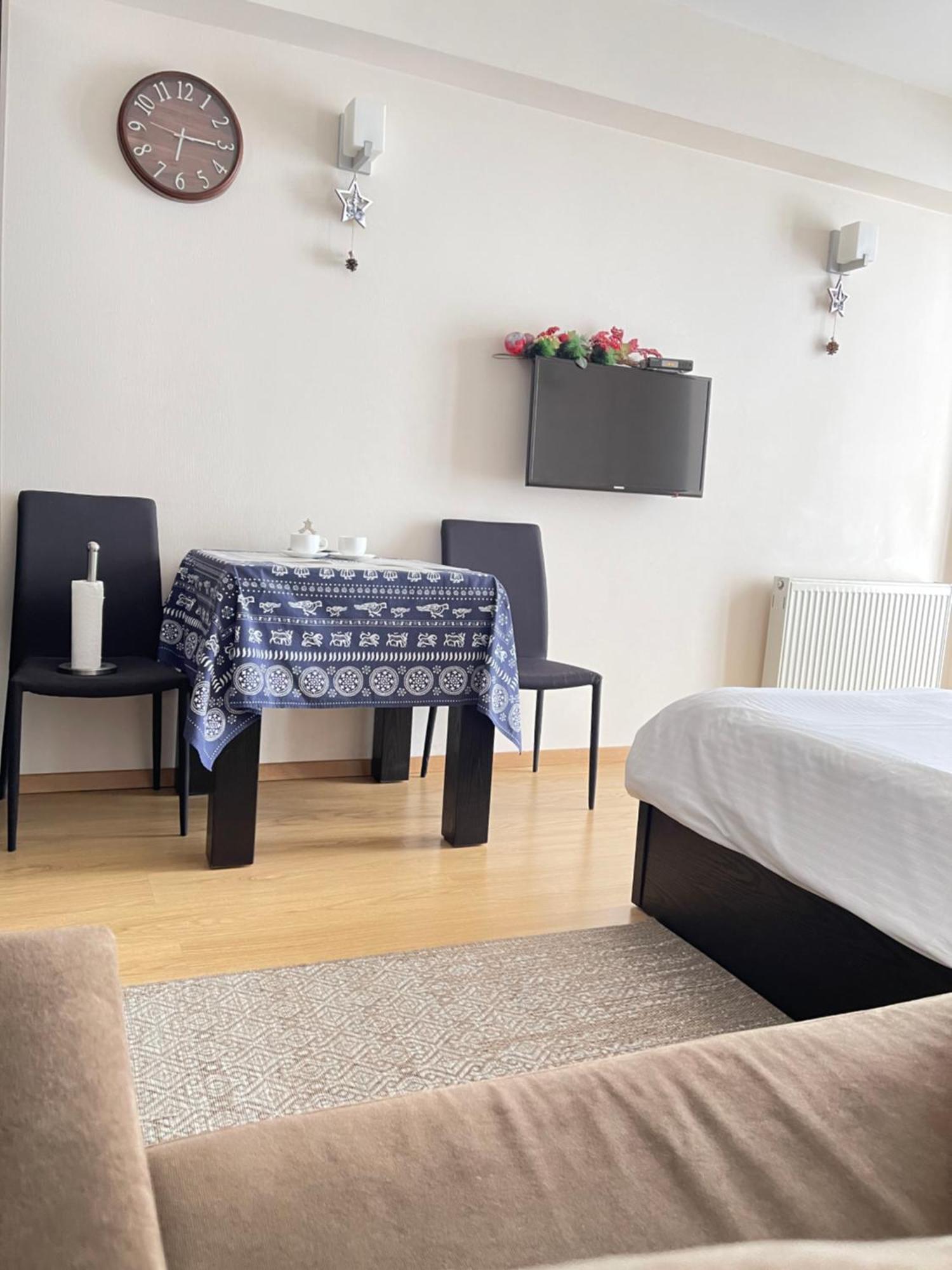 Happy Holidays Apartments In New グダウリ 部屋 写真