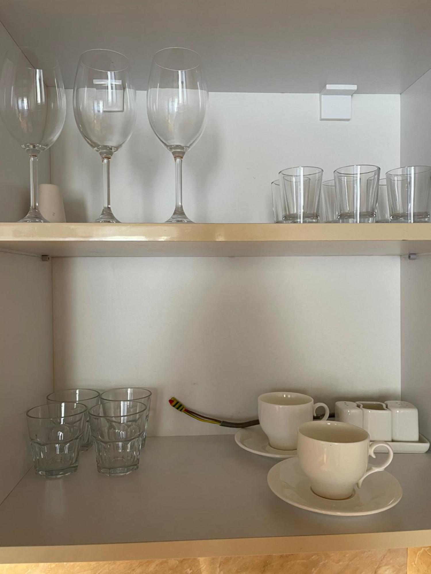 Happy Holidays Apartments In New グダウリ 部屋 写真