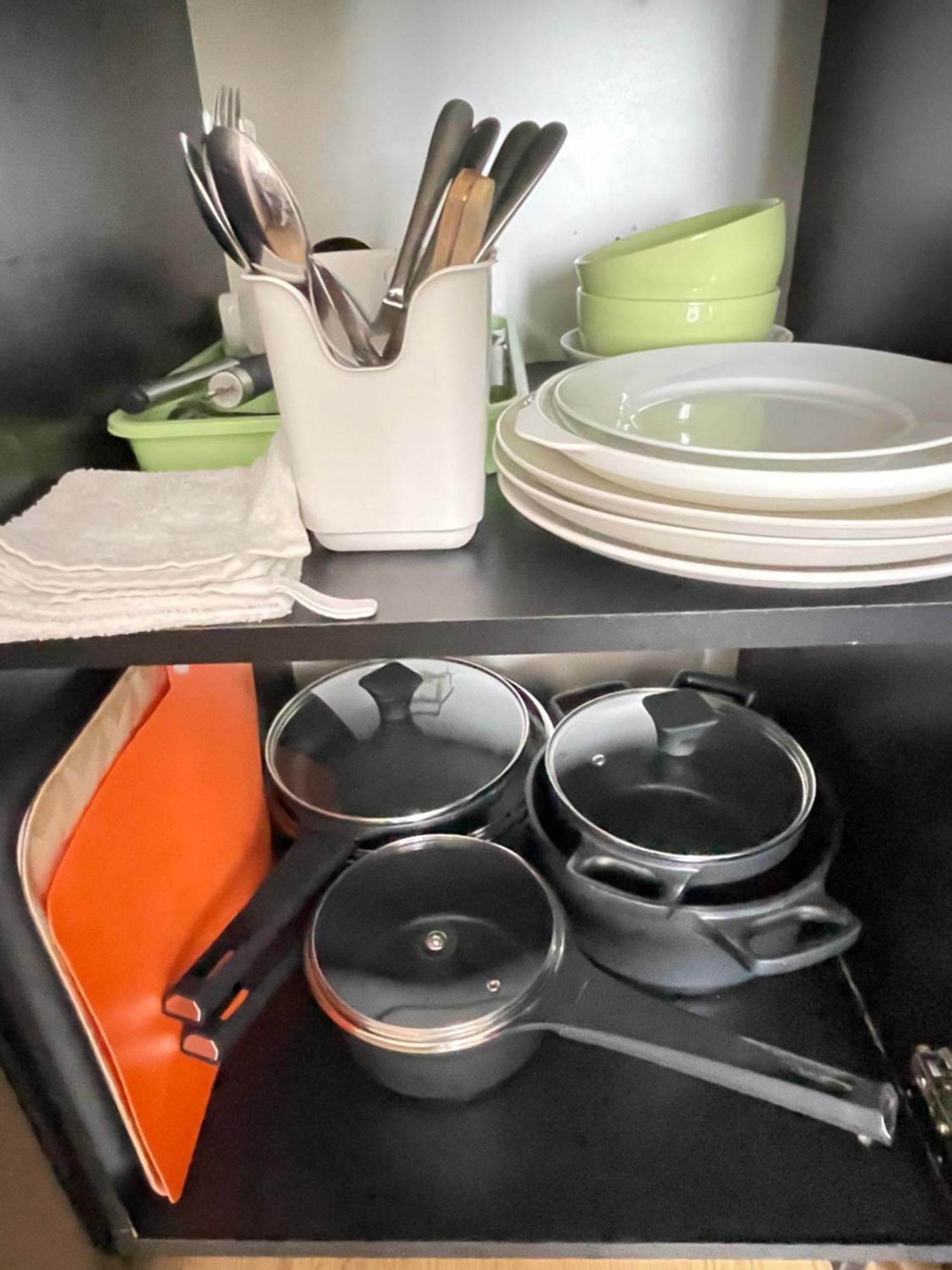 Happy Holidays Apartments In New グダウリ 部屋 写真