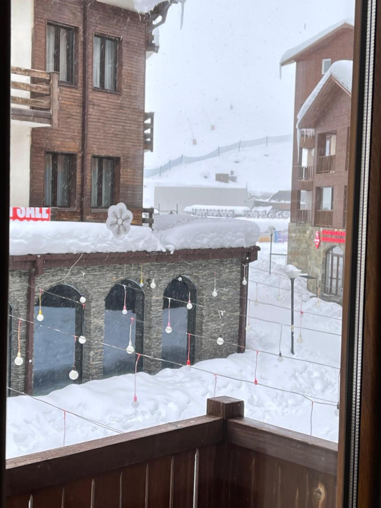 Happy Holidays Apartments In New グダウリ 部屋 写真