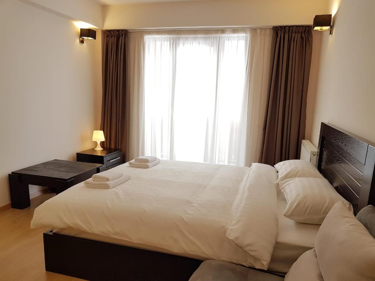Happy Holidays Apartments In New グダウリ 部屋 写真