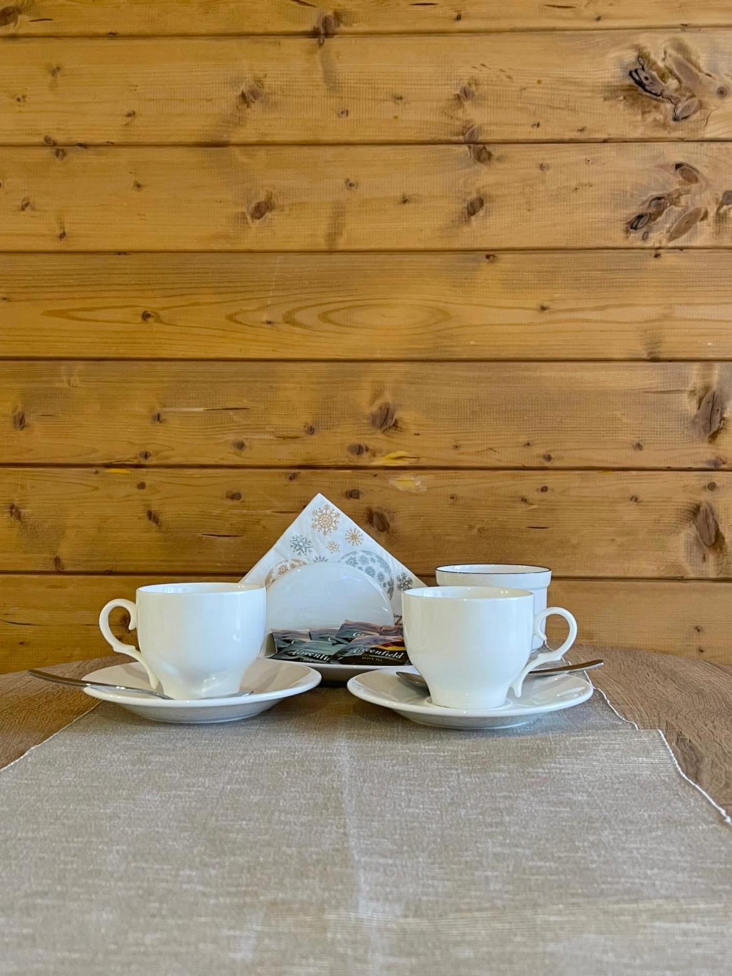 Happy Holidays Apartments In New グダウリ 部屋 写真