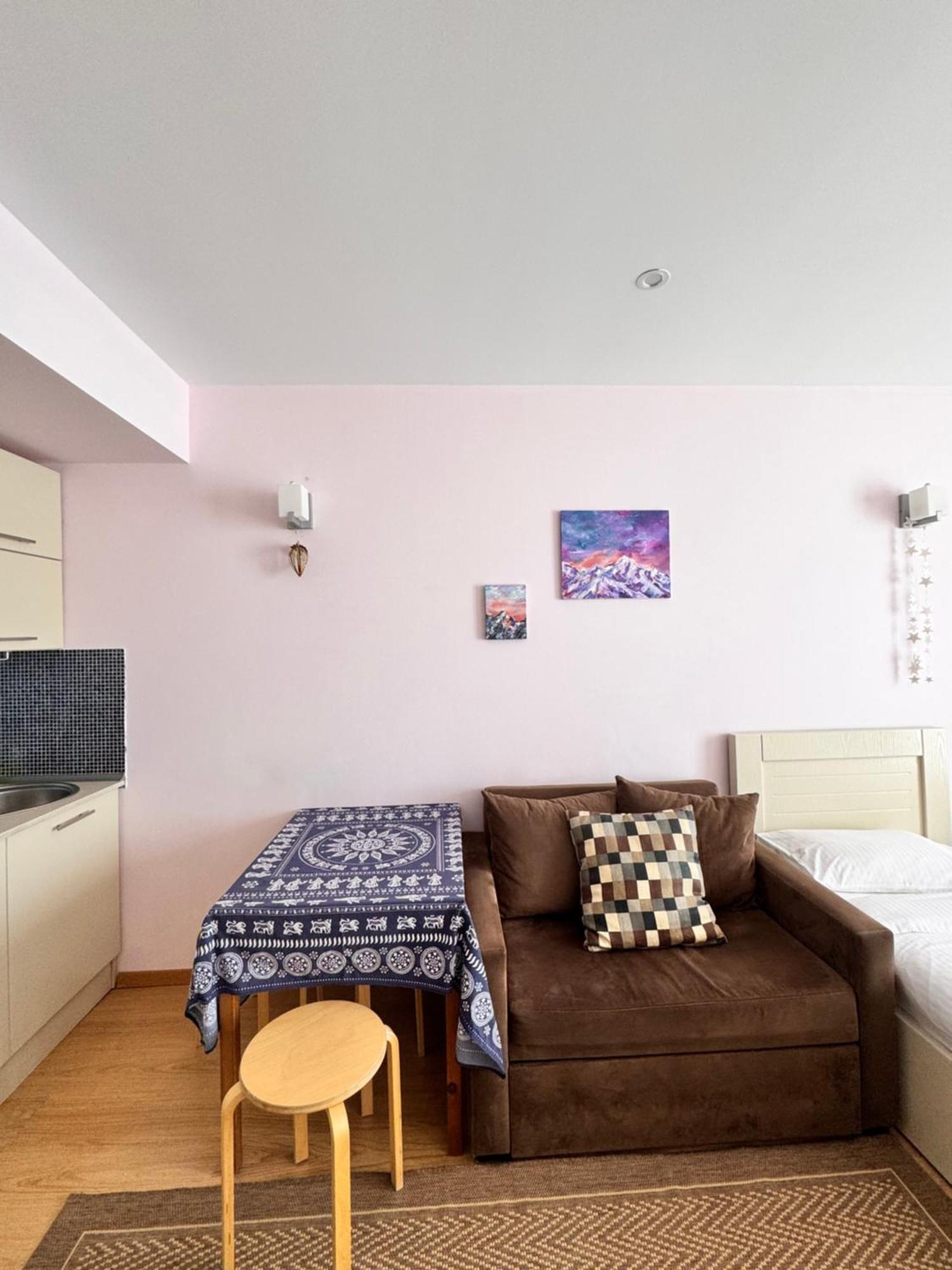 Happy Holidays Apartments In New グダウリ エクステリア 写真